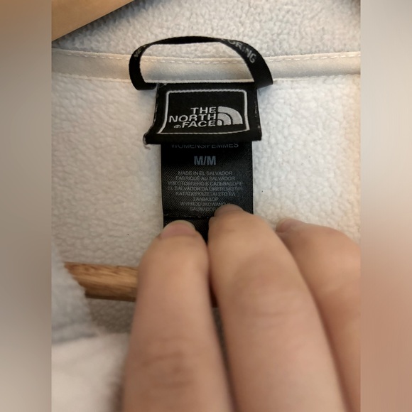 Brand: North Face (Women’s)  Color: White/Grey.  Size: Medium - Picture 3 of 3